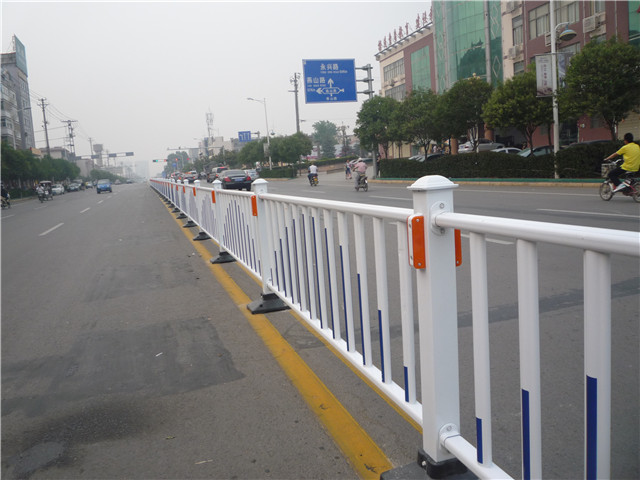 湖北市政道路護(hù)欄圖片2